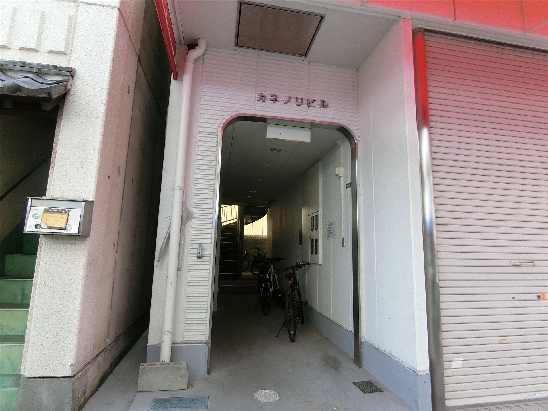 エントランス　建物入り口部分です♪