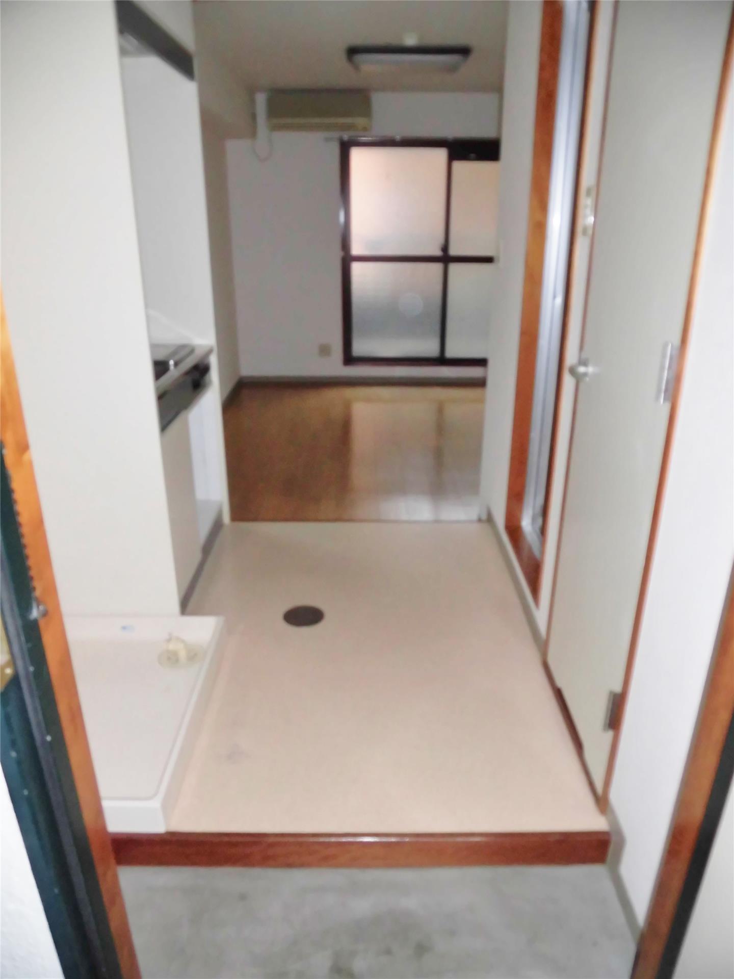 玄関　シューズボックスを置くこともできます♪