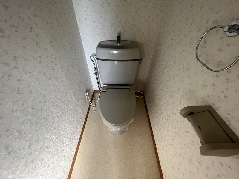 トイレ　別号室の参考写真となります