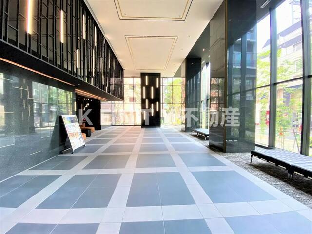 ロビー　落ち着いたロビーです