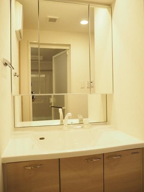 洗面設備　コンパクトで使いやすい洗面所