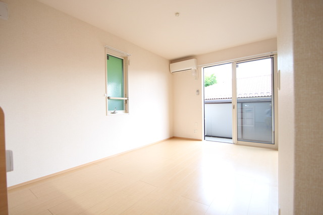 居室・リビング　別部屋参考写真です