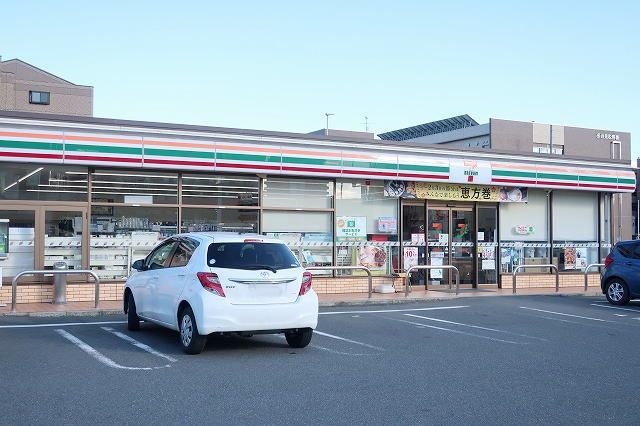 コンビニ　セブンイレブン（コンビニ）まで300m