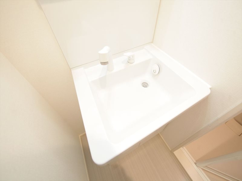 洗面設備　脱衣所　独立洗面台（シャンプードレッサー完備）同仕様写真