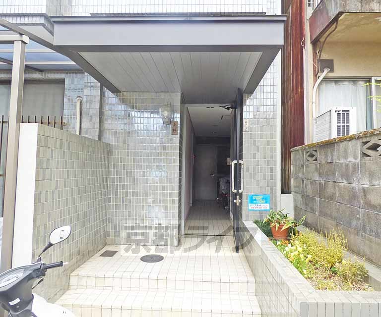 その他共有部分　建物入口です。