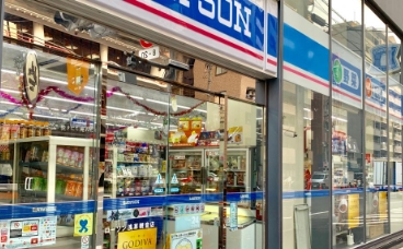 コンビニ　ローソン浅草観音店（コンビニ）まで213m