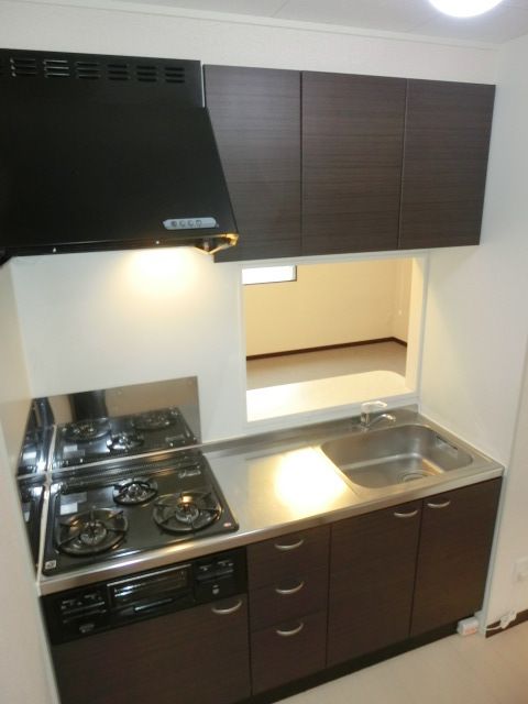 キッチン　コンロ付きのカウンターキッチンです