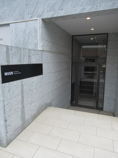 エントランス　清潔なエントランスです