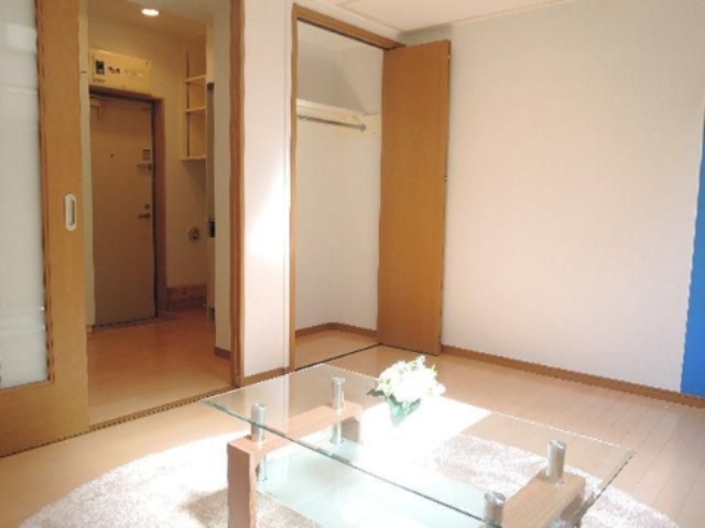 居室・リビング　写真の家具はつきません。