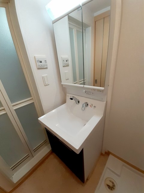 洗面設備　独立洗面台です