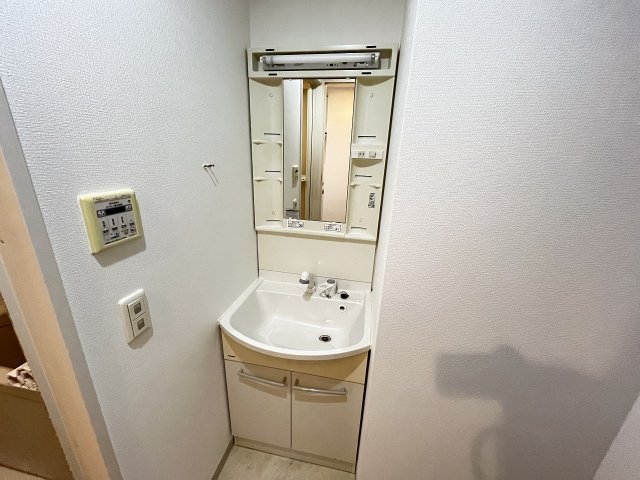 洗面設備　スペースが確保できる洗面所です