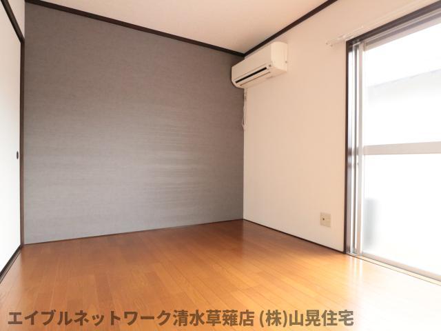 居室・リビング　こちらの居間で趣味の時間をお楽しみください
