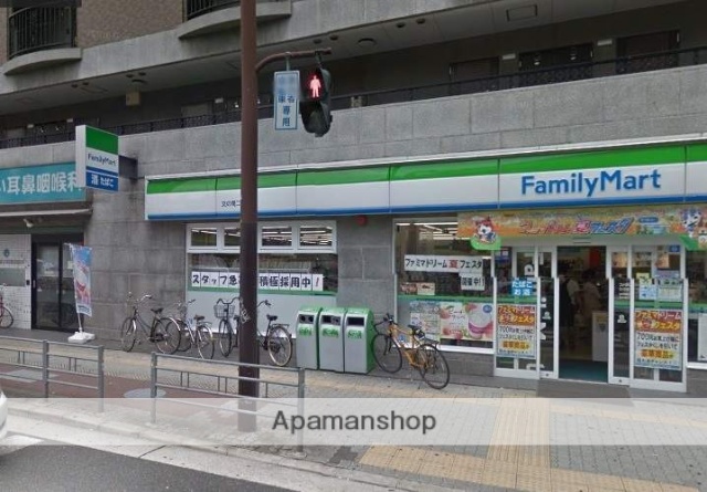 コンビニ　ファミリーマート（コンビニ）まで114m