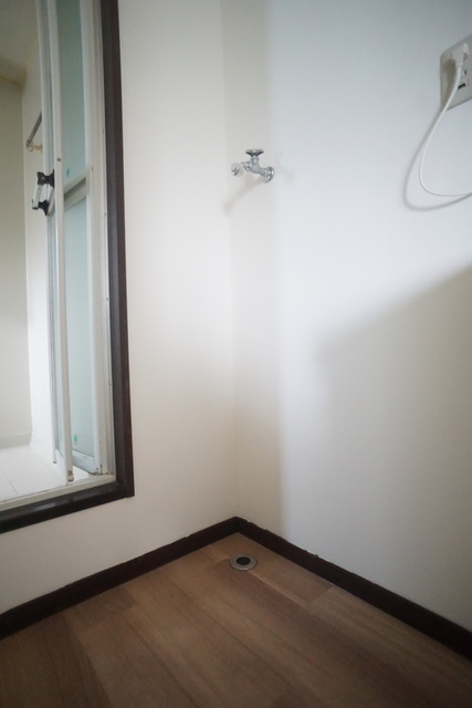 その他　洗濯機置き場は室内にあるので雨に濡れる心配はありません。
