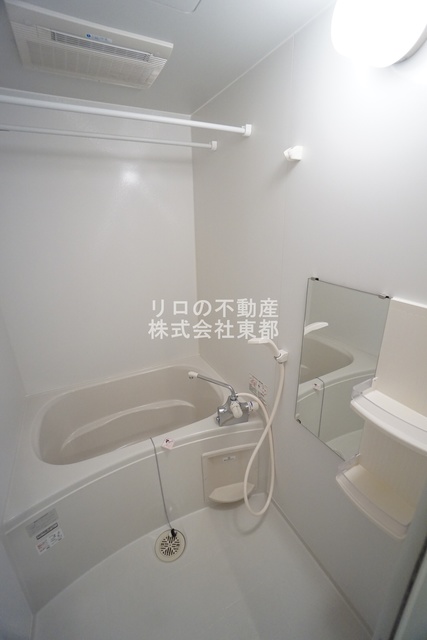 バス・シャワールーム　雨の日のお洗濯だけでなく、カビ予防にも大活躍の浴室乾燥機付♪