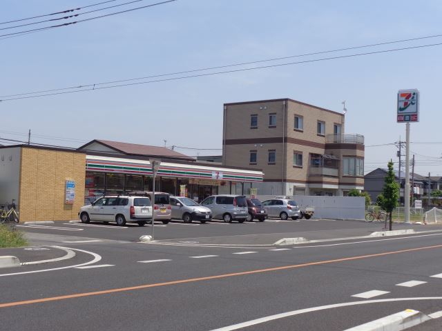 コンビニ　セブンイレブン（コンビニ）まで520m