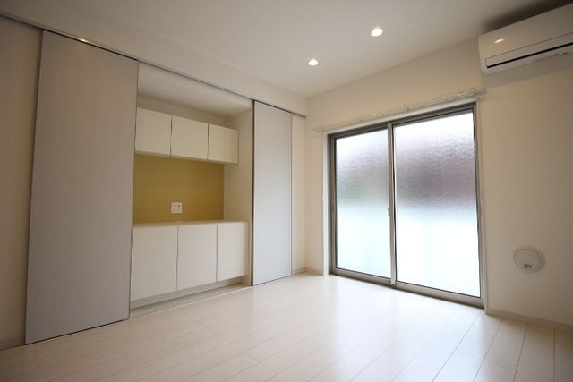 居室・リビング　おしゃれな壁面収納のお部屋