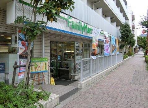 コンビニ　ファミリーマート目黒三田通り店（コンビニ）まで378m