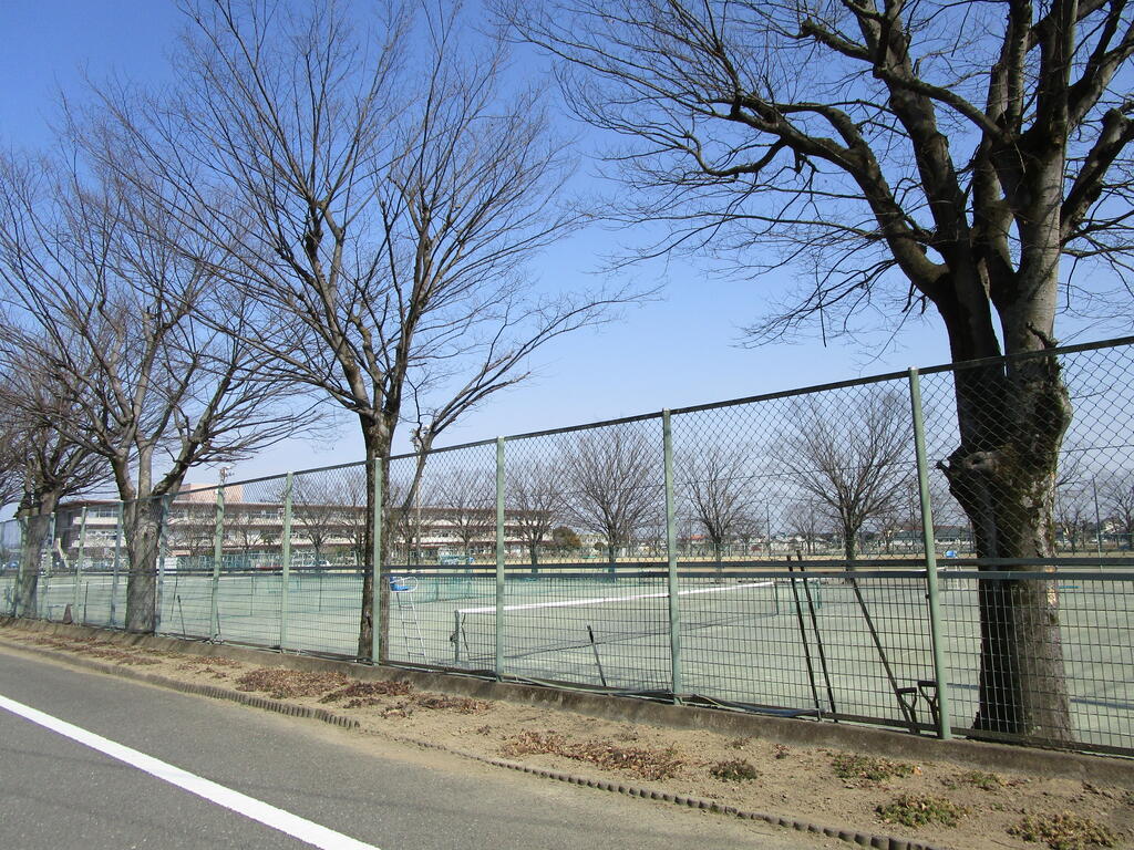 中学校　藤岡市立東中学校（中学校）まで653m