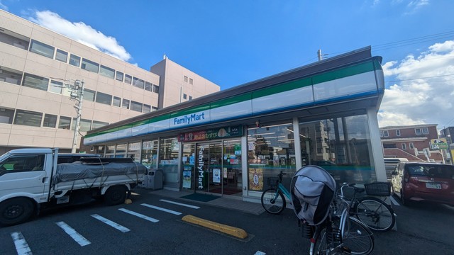 コンビニ　ファミリーマート登戸郵便局西店（コンビニ）まで352m
