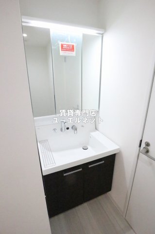 洗面設備　清潔感ある独立洗面台で毎日気持ちよく♪