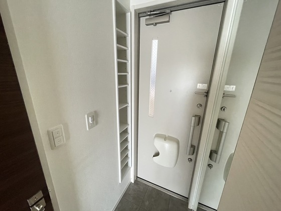 玄関　※別部屋の写真です
