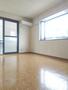 居室・リビング　角部屋で明るい室内☆
