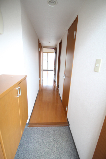 玄関　※他のお部屋の参考写真です