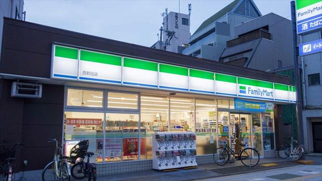 コンビニ　ファミリーマート（コンビニ）まで133m