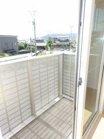 バルコニー　反転間取り別部屋写真です。