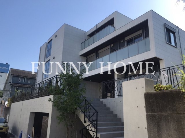 1LDK Mansion in Setagaya, Tokyo - Image 1
