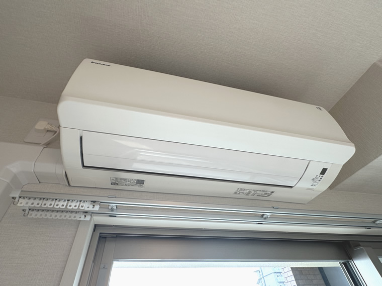 その他設備　寝室と台所までの広さ能力があるエアコン装備です。