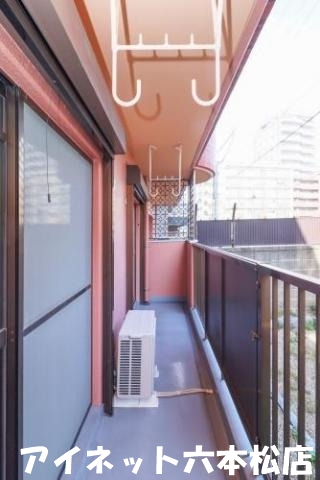 バルコニー　洗濯物はこちらへどうぞ。