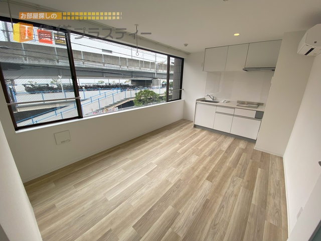 居室・リビング　リノベーションで生まれ変わったお部屋です。