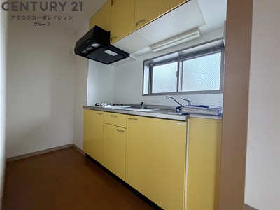 キッチン　キッチンにも収納がたっぷりあって便利です♪