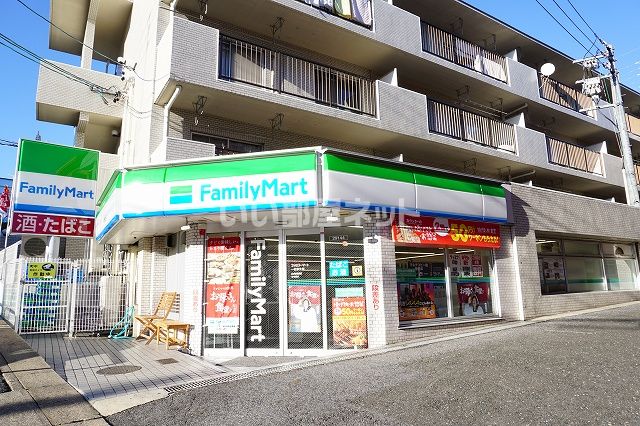 コンビニ　ファミリーマート 一社駅北店（コンビニ）まで207m