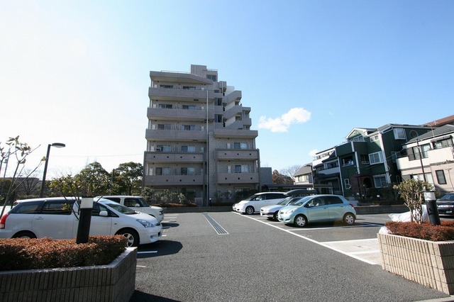 駐車場　平置きの駐車場です