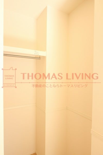 収納　たっぷり収納できるウォークインクローゼット。