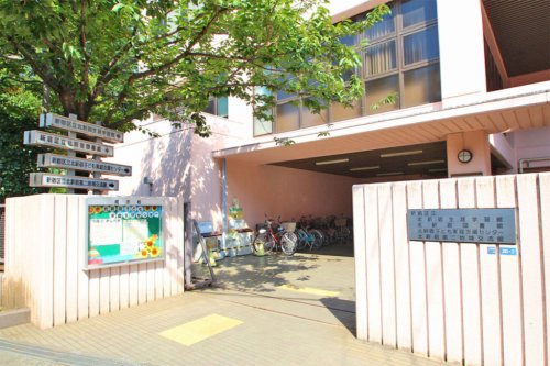 図書館　北新宿図書館（図書館）まで424m