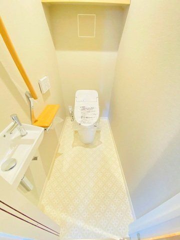ＪＲおおさか東線 高井田中央駅 徒歩9分 3階建 築5年のトイレ写真
