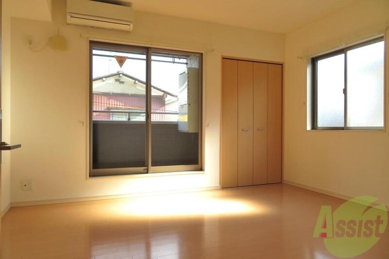 居室・リビング　東向きと南向きの２面採光で明るいお部屋です