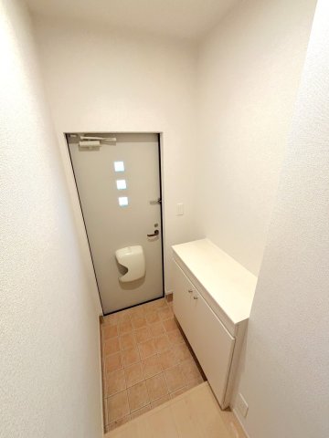 プラシードの玄関写真