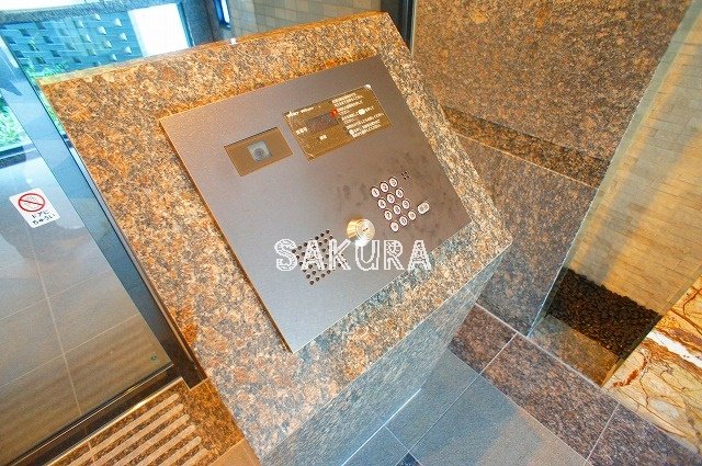 セキュリティ　不審者、勧誘員をシャットアウトできるオートロックです♪