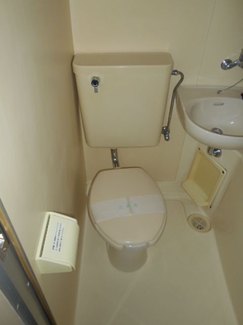 CRESENT TOWNのトイレ写真