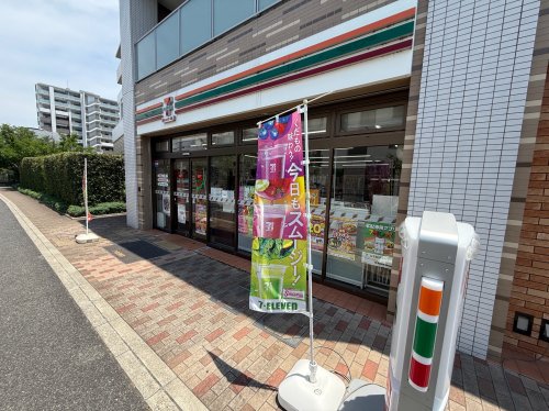 コンビニ　セブンイレブン ハートイン灘北通り6丁目店（コンビニ）まで586m