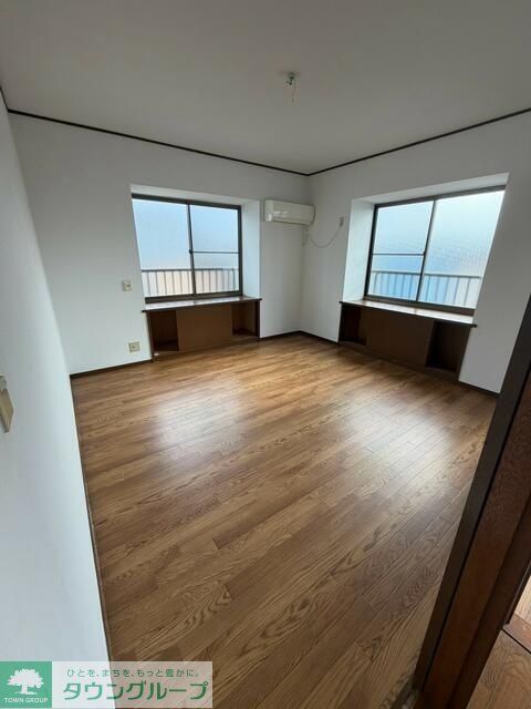 緑町2丁目戸建の居間写真