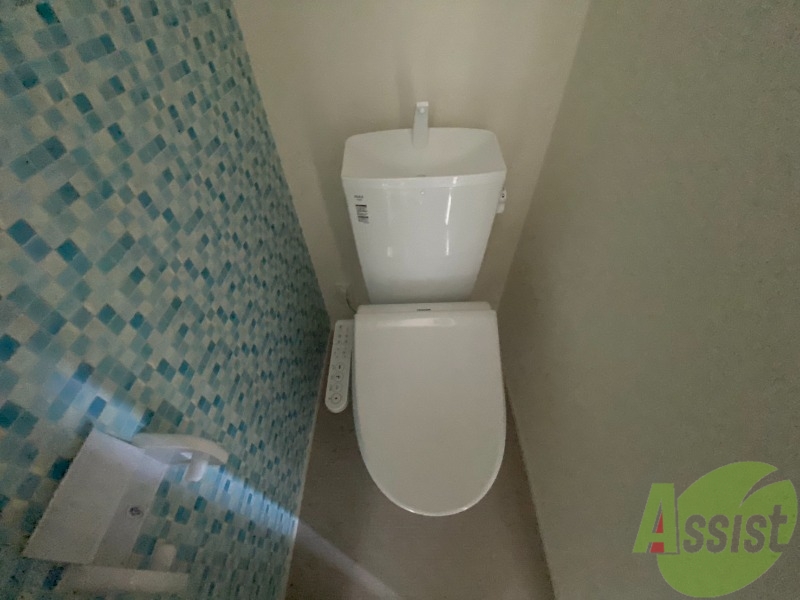 トイレ　トイレはこちらのウォシュレット付きになりますね。