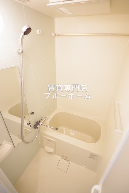 バス・シャワールーム　お風呂は浴室乾燥機付き！