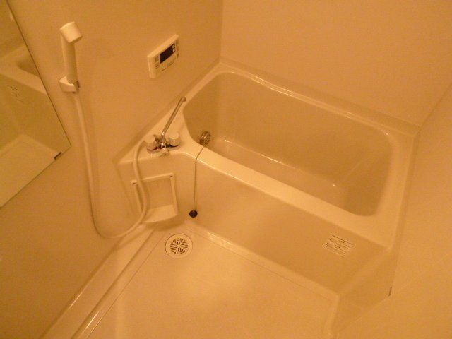 バス・シャワールーム　追い焚き付の浴室です。