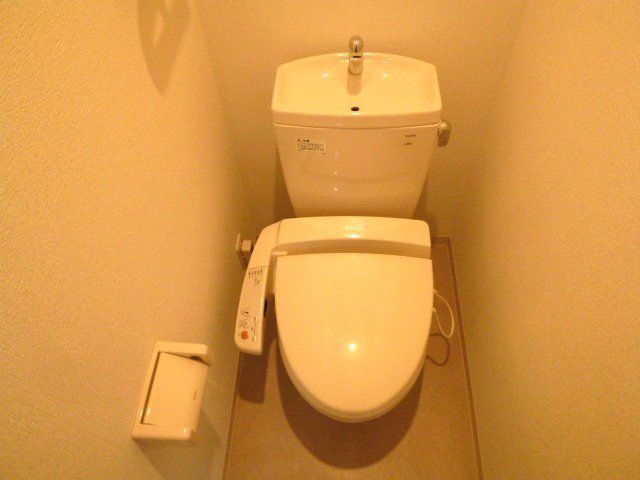 トイレ　ウォシュレット搭載のトイレです。